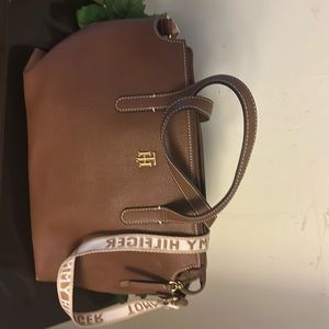 Beautiful Tommy Hilfiger Large Purse